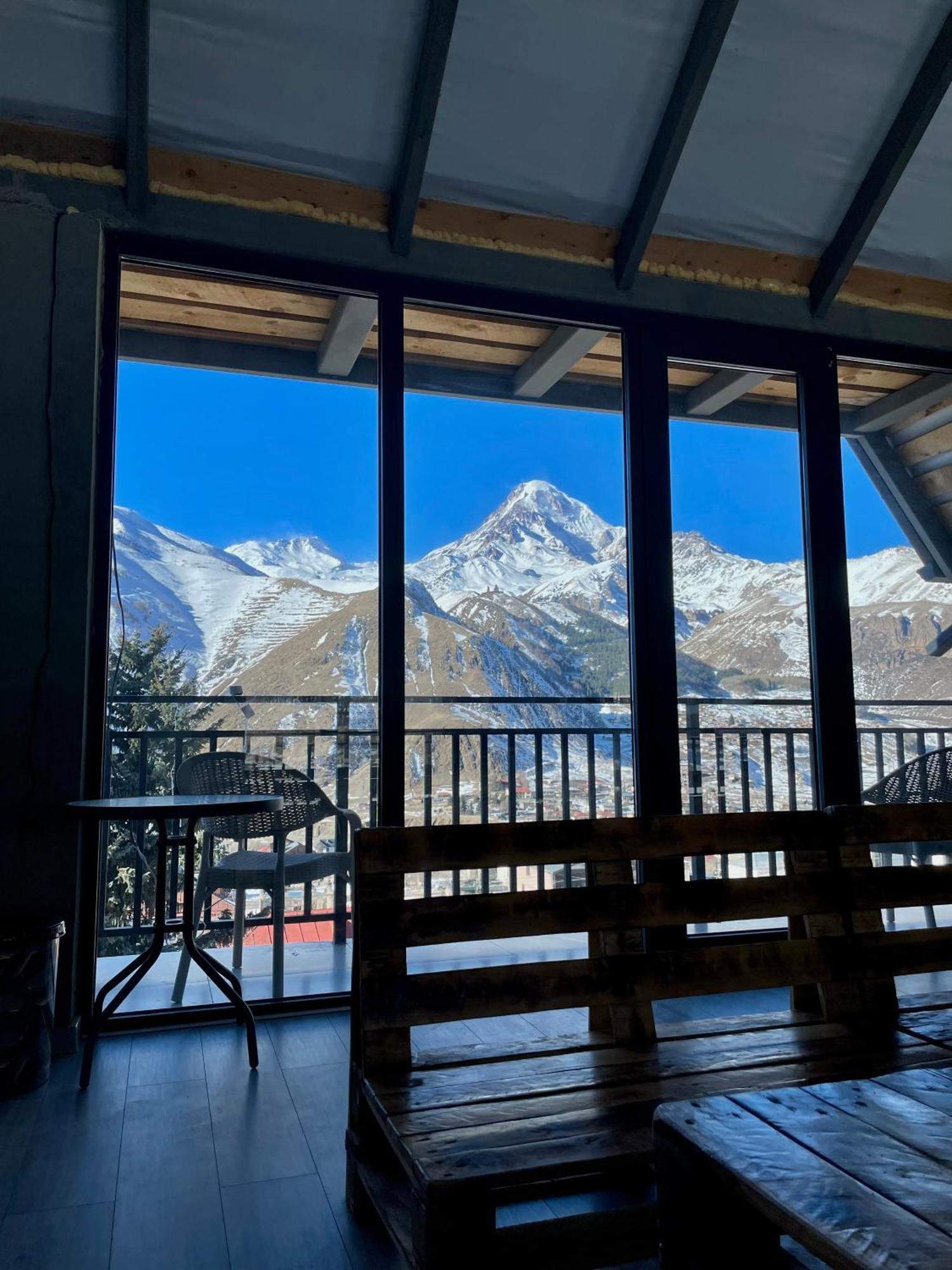Hotel Planet Kazbegi Esterno foto