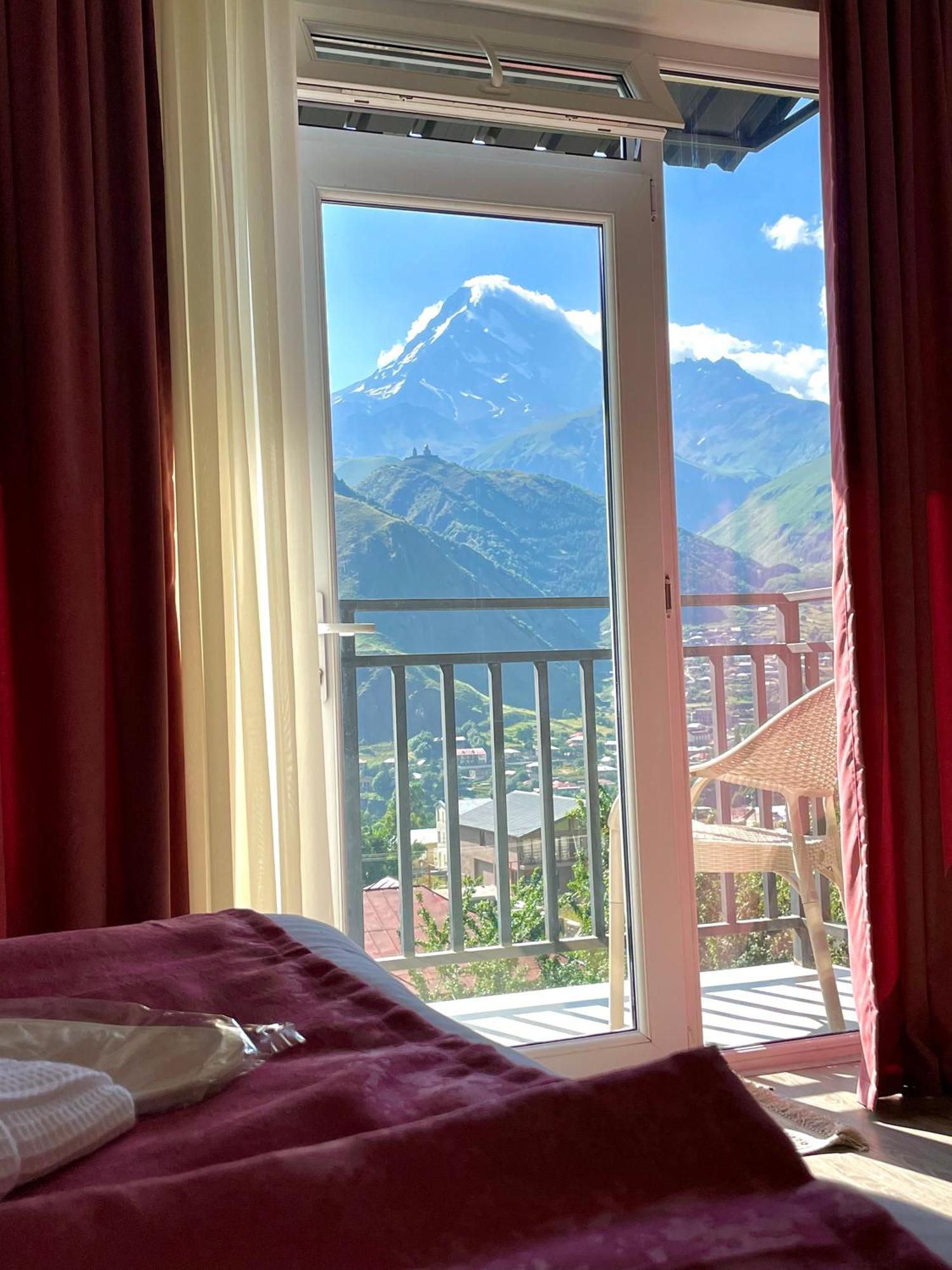 Hotel Planet Kazbegi Esterno foto