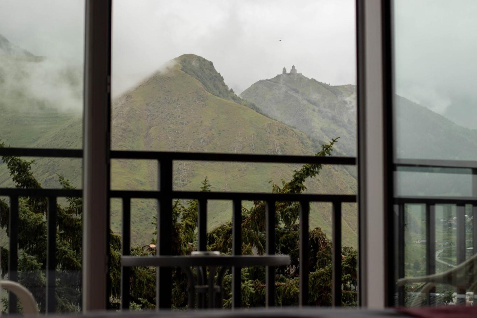 Hotel Planet Kazbegi Esterno foto