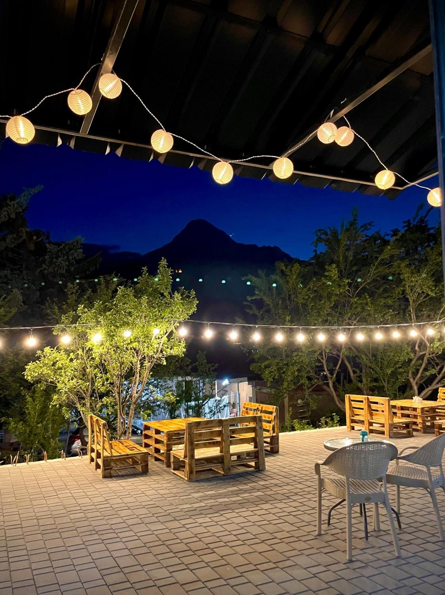 Hotel Planet Kazbegi Esterno foto