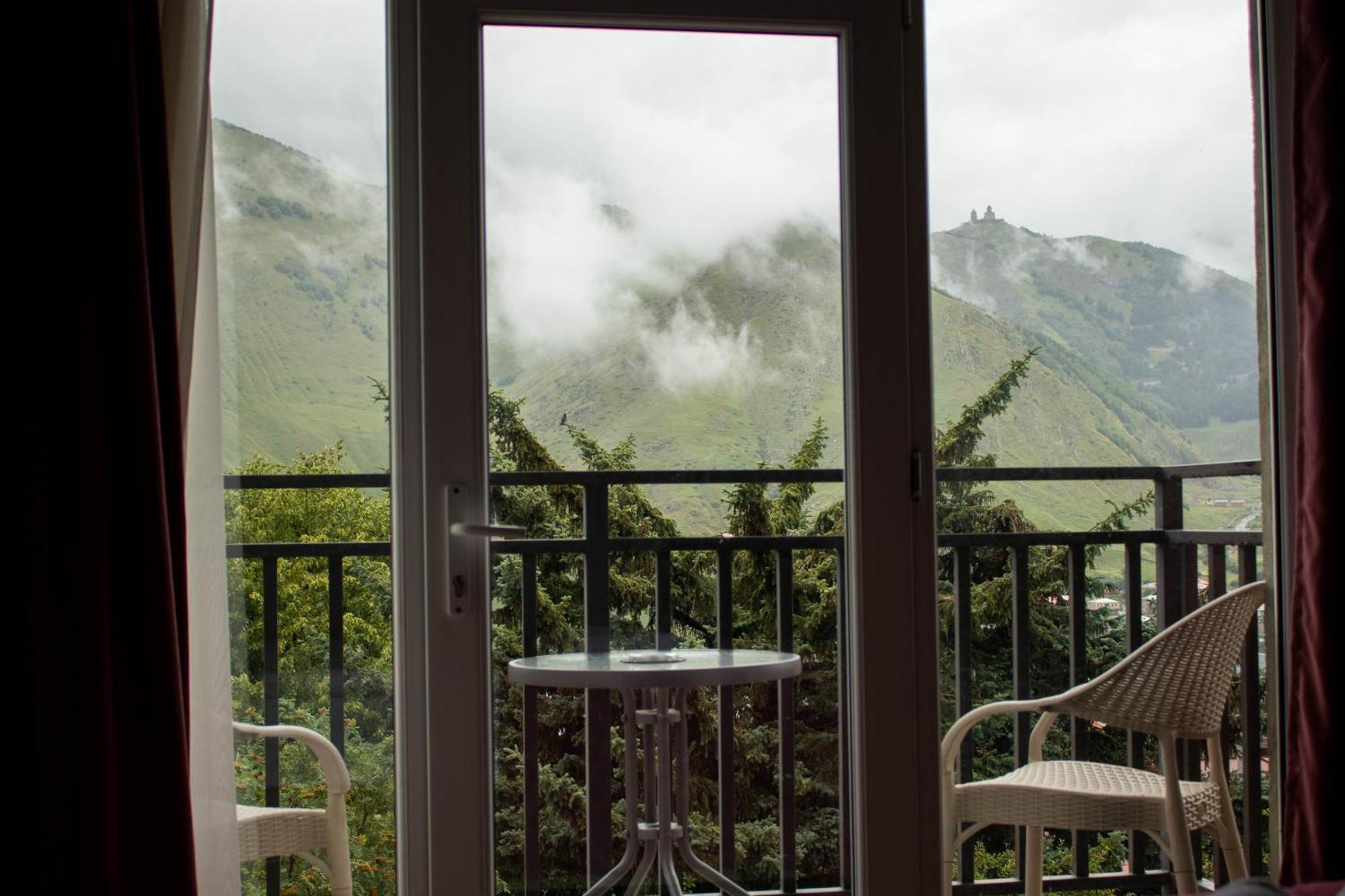 Hotel Planet Kazbegi Esterno foto