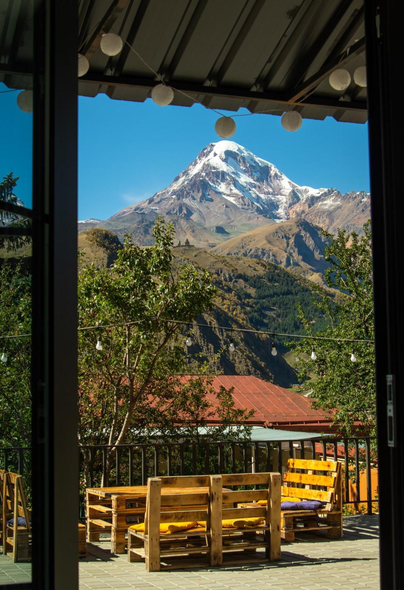 Hotel Planet Kazbegi Esterno foto
