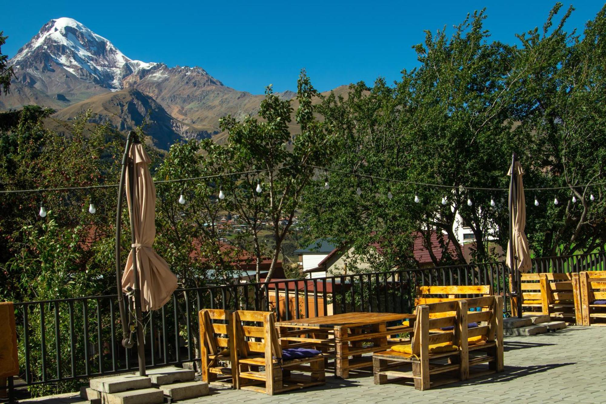 Hotel Planet Kazbegi Esterno foto