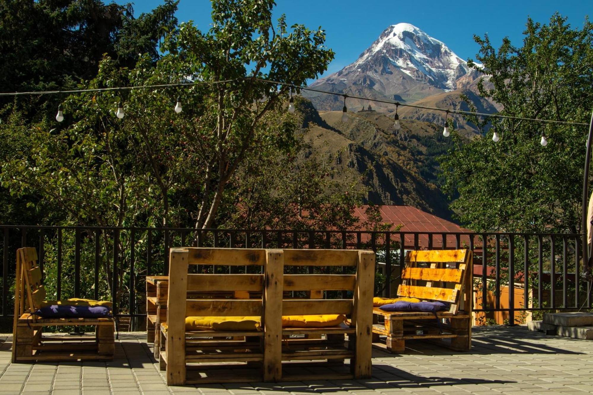 Hotel Planet Kazbegi Esterno foto