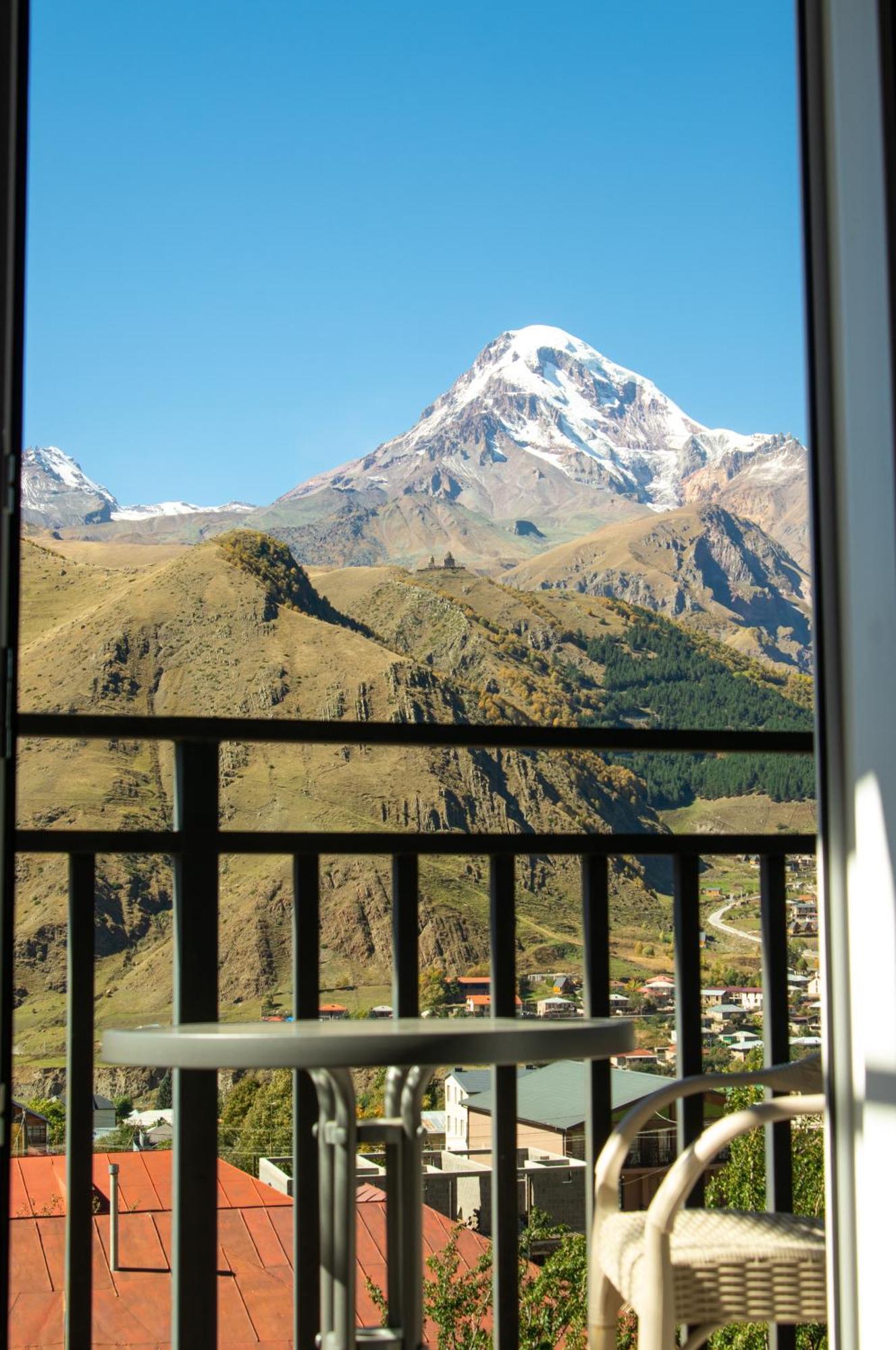 Hotel Planet Kazbegi Esterno foto
